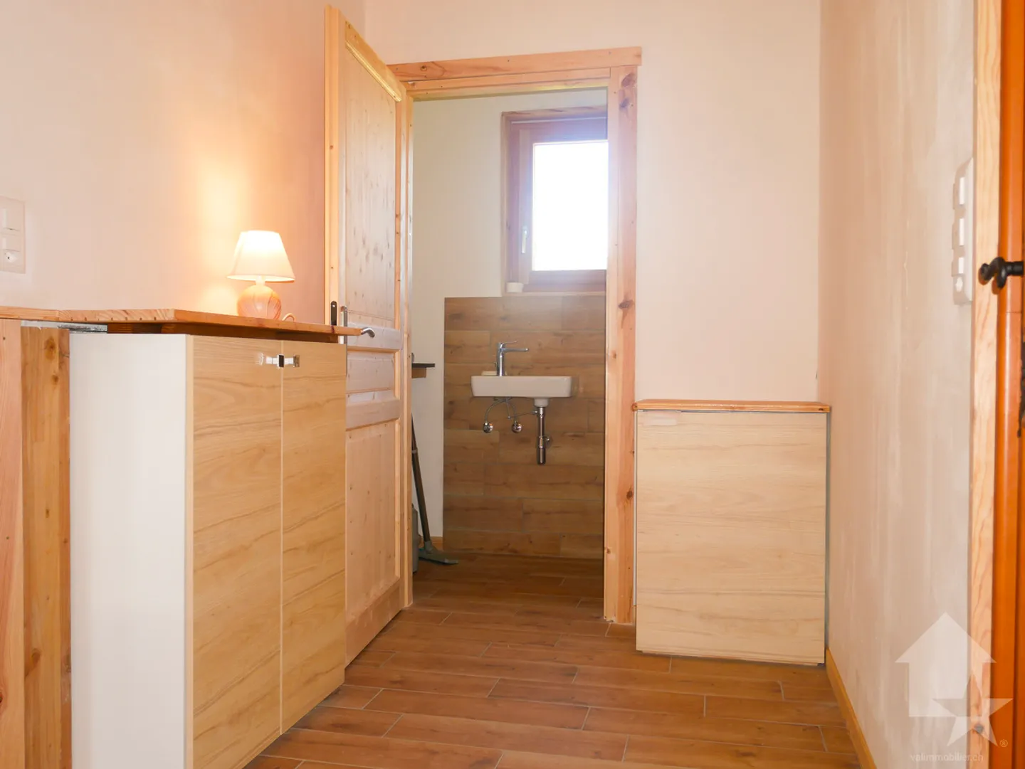 Superb new chalet in Liddes! Great sunshine and beautiful view! - Photo 8 of 13