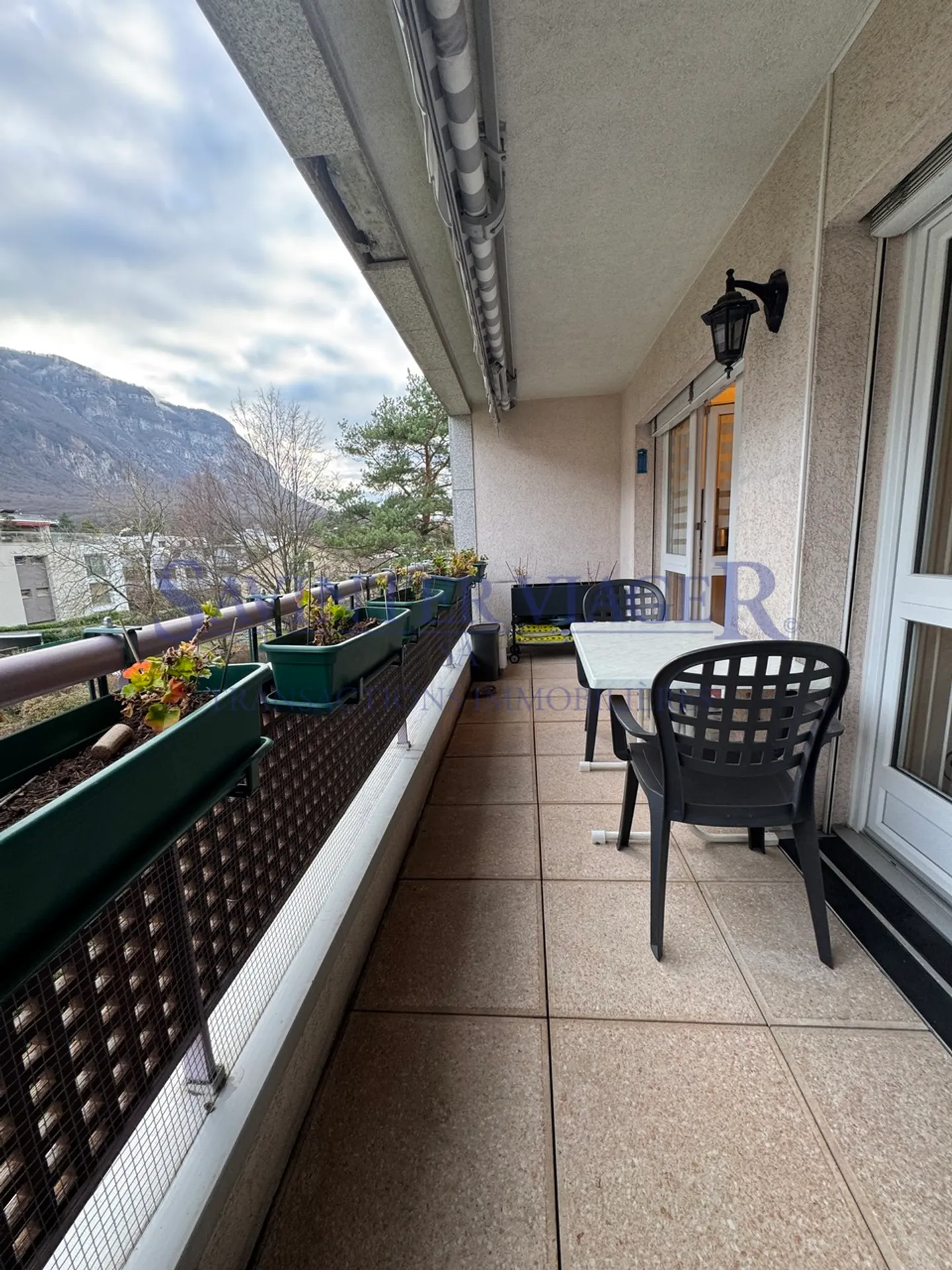 Beautiful apartment in occupied life annuity in a preserved environment - Photo 2 of 12