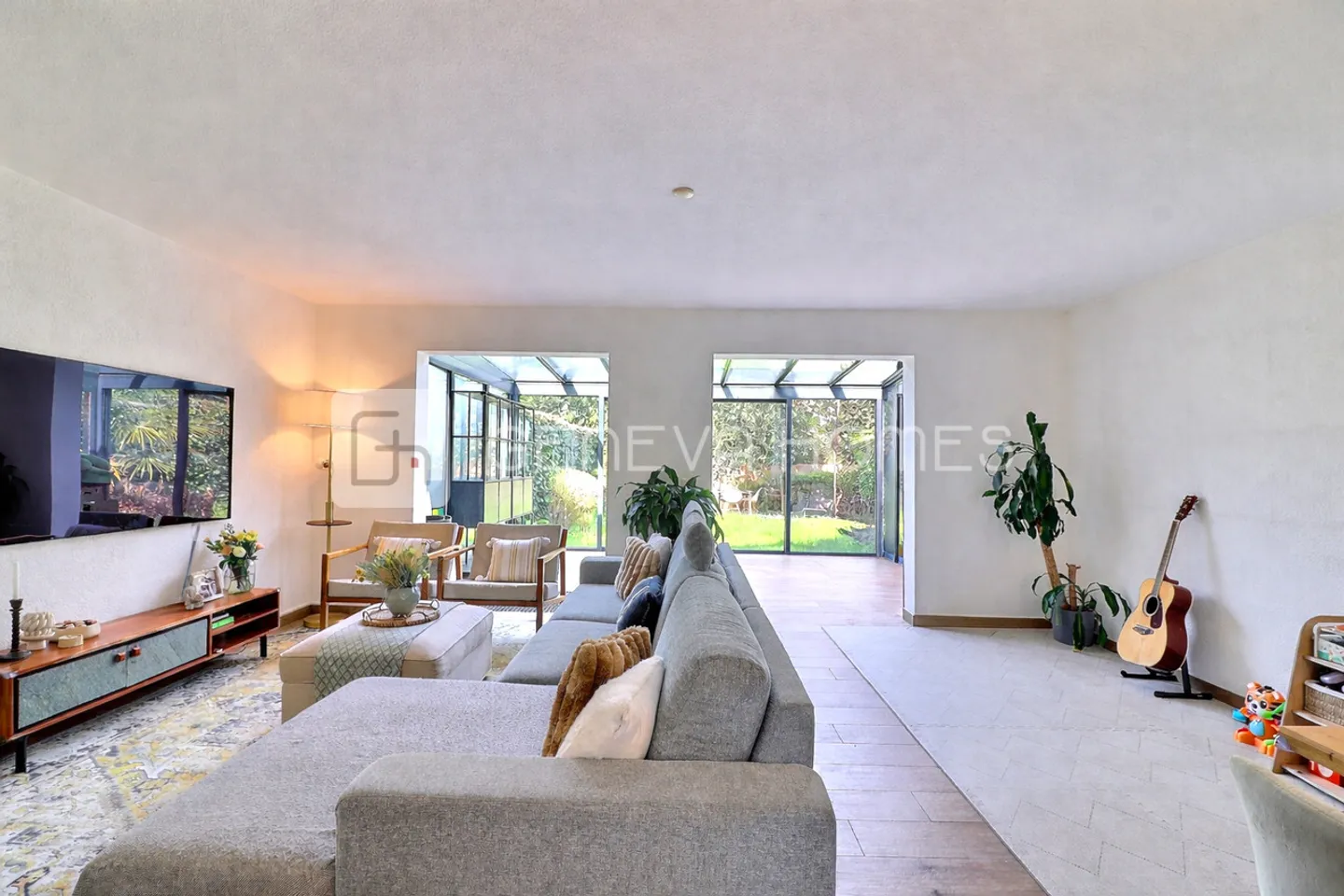 Charming family home - Photo 3 of 7