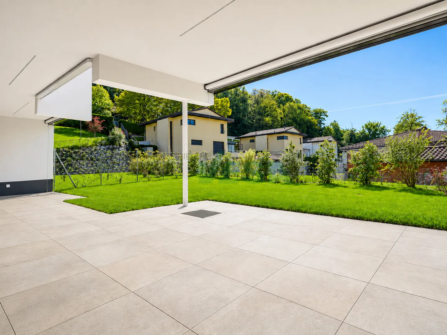 Modernes 4,5-Zimmer-Apartment mit schöner Terrasse und privatem Garten - Foto 1 von 11