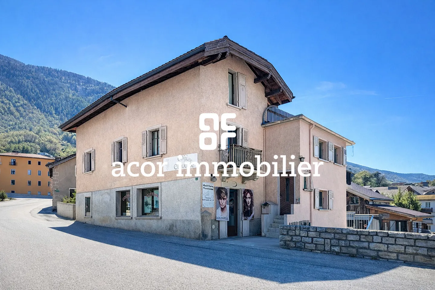 Chalais - Edificio individuale con tre lotti indipendenti - Foto 1 di 13