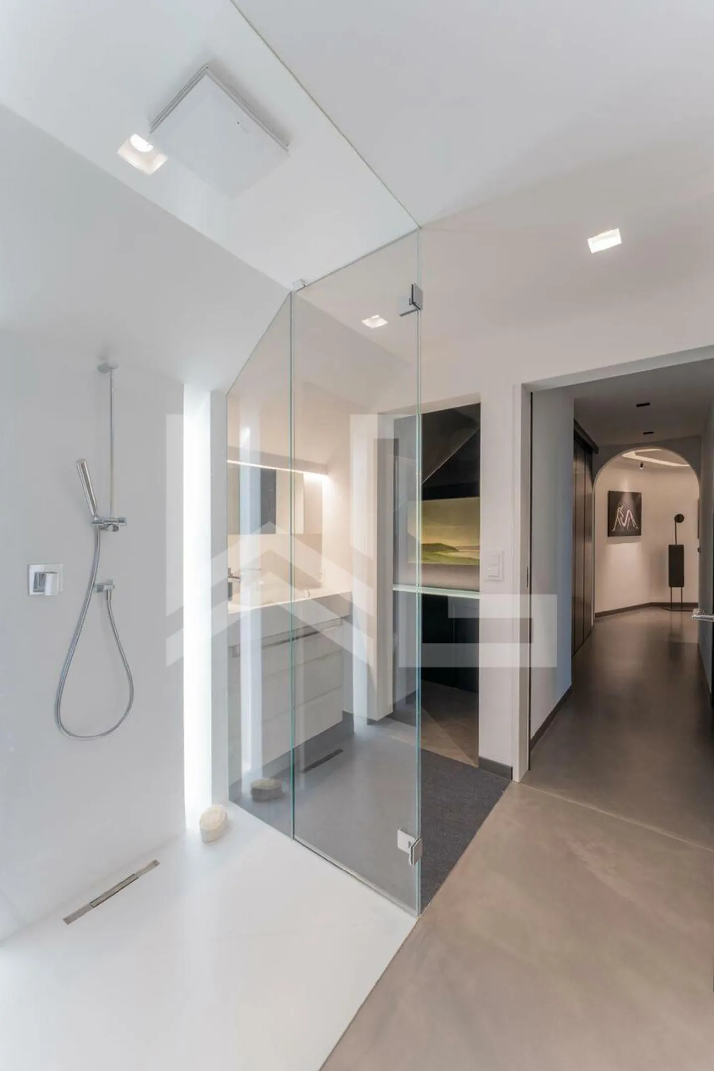 Exceptional property in a quiet location with lake view - Photo 6 of 13