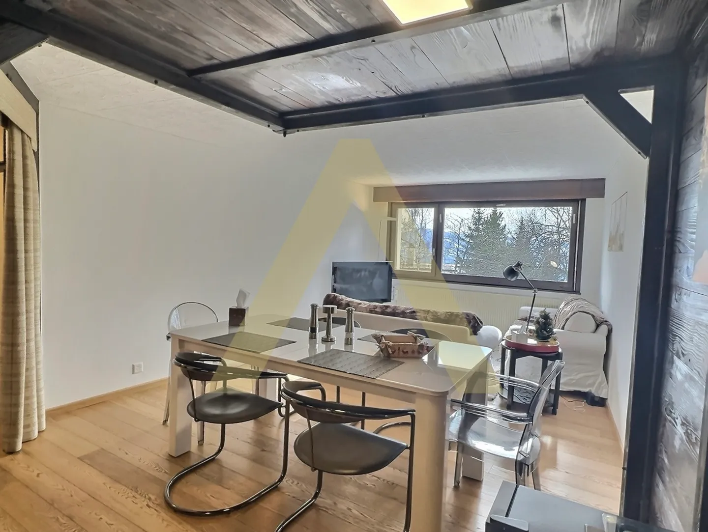 Beautiful apartment near the center in a very quiet area - Photo 2 of 8