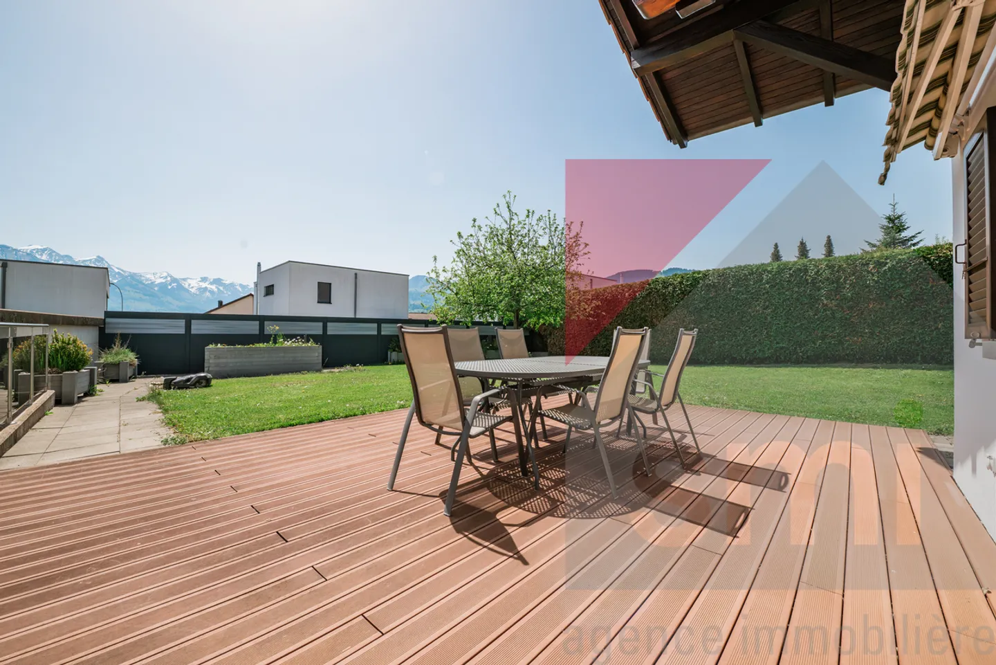 Bequeme Villa mit unabhängigem Studio, Grundstück von 1055m2 - Foto 2 von 13