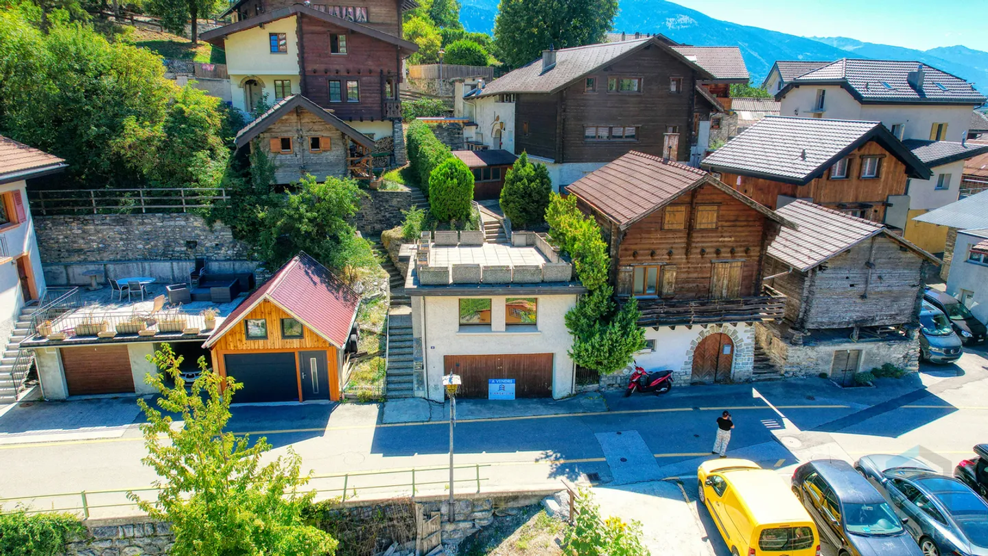 EXKLUSIV Dorfhaus mit Charakter und großem Potenzial - Foto 1 von 13