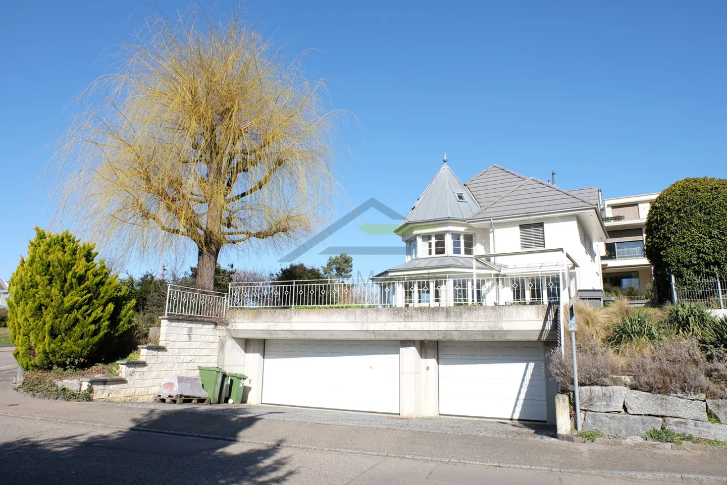 Freistehendes Einfamilienhaus in Bottmingen - Foto 2 von 10
