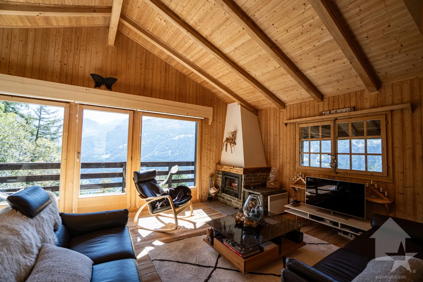 Charming chalet surrounded by nature with stunning views - Photo 3 of 13