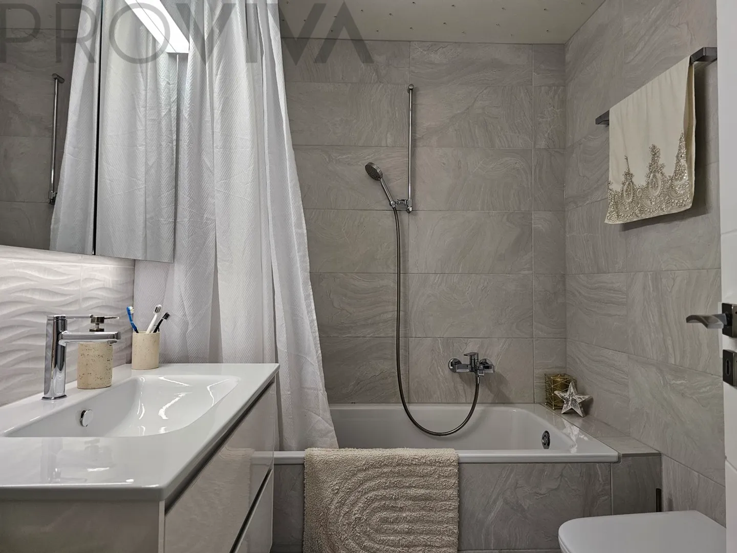 Renovated, in the city center - Photo 6 of 9