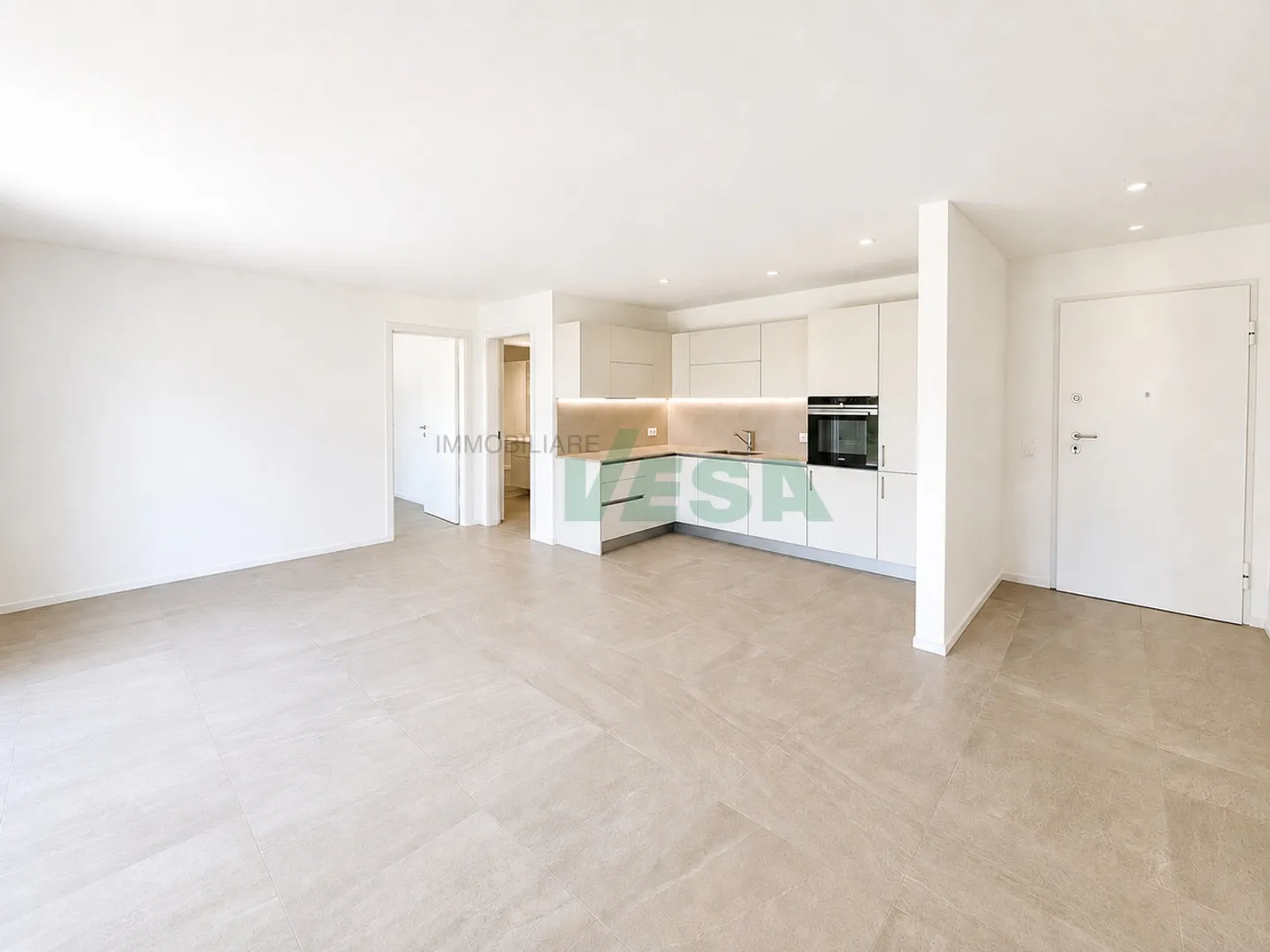 Nuovo e luminoso appartamento di 3,5 locali con grandissimo giardino - Foto 2 von 9