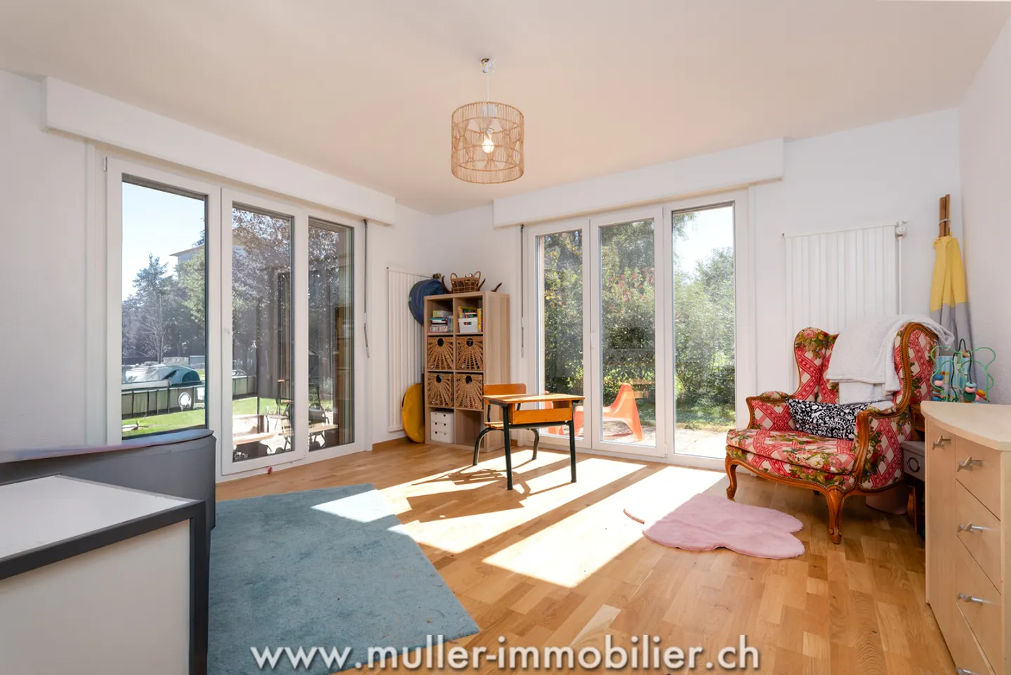 Spacious 7.5-room house with pool and garden in Chavornay - Photo 7 of 13