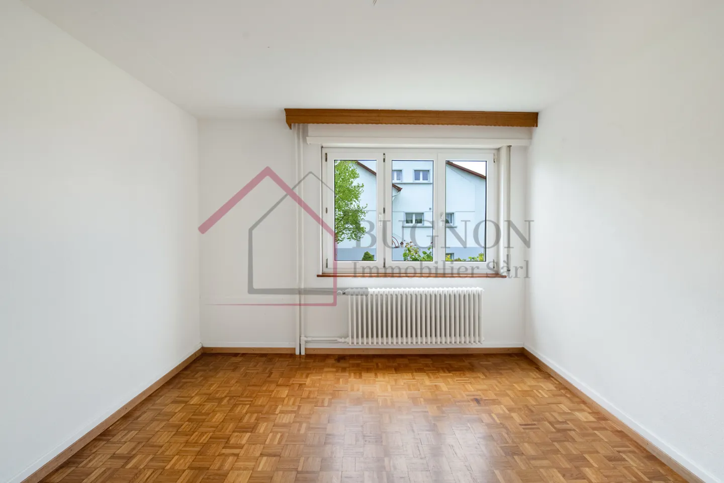 VILLA FAMILIALE AVEC JARDIN ET ENVIRONNEMENT CALME - Photo 3 sur 13