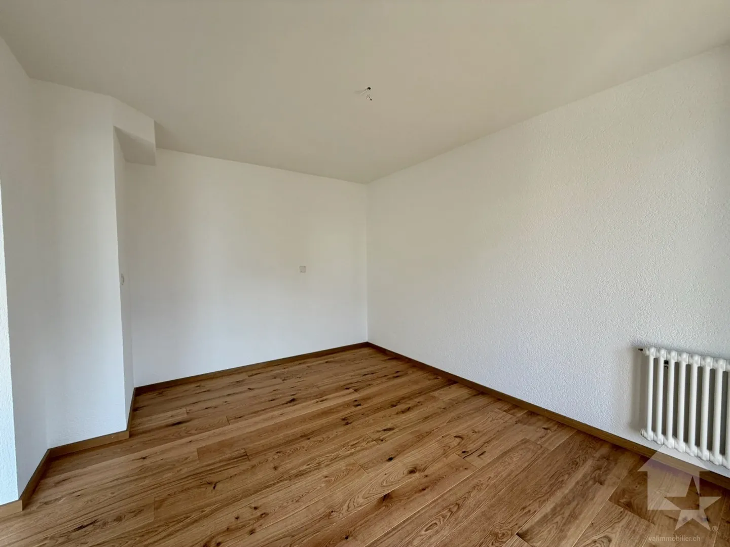 Bell'appartamento di 4,5 stanze, situato vicino ai servizi - Foto 4 di 13