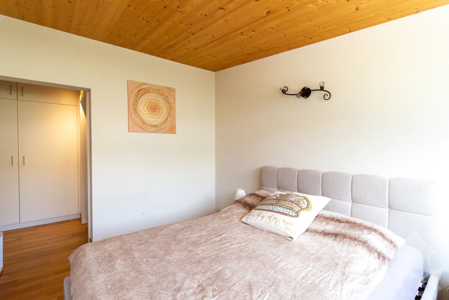 Charmantes 5,5-Zimmer-Penthouse mit Terrasse - Foto 11 von 13