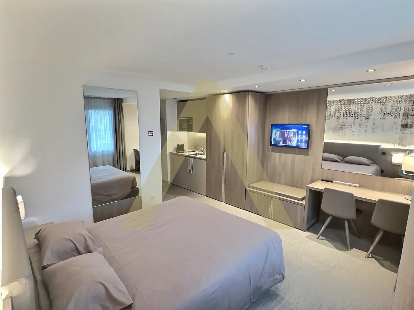 High-end furnished studio facing EPFL - Photo 8 of 11