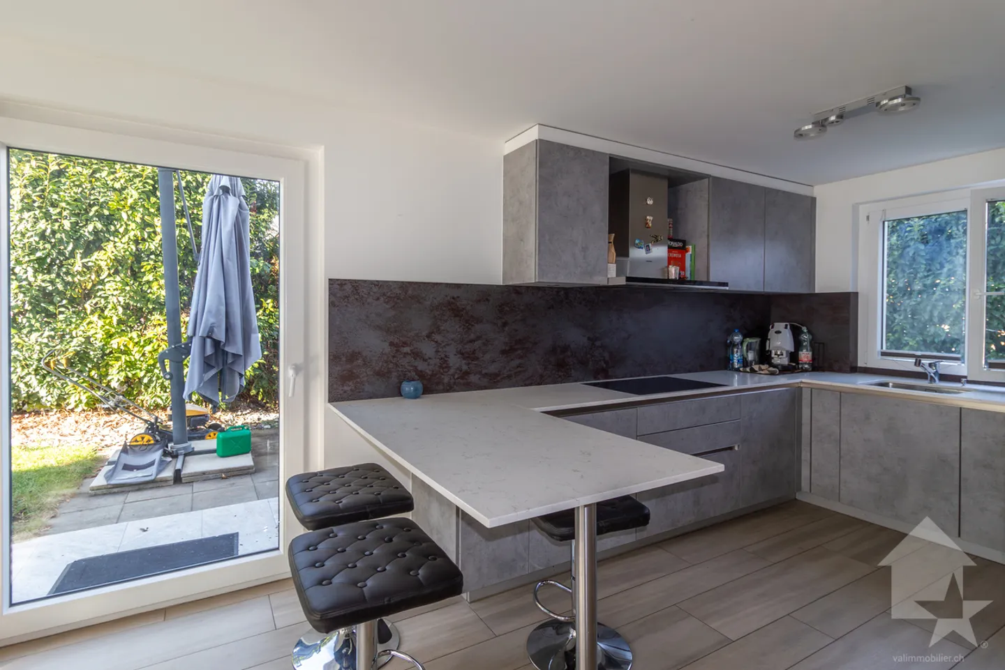 Villa moderne de 6 pièces contiguë avec de beaux espaces extérieurs - Foto 10 von 13