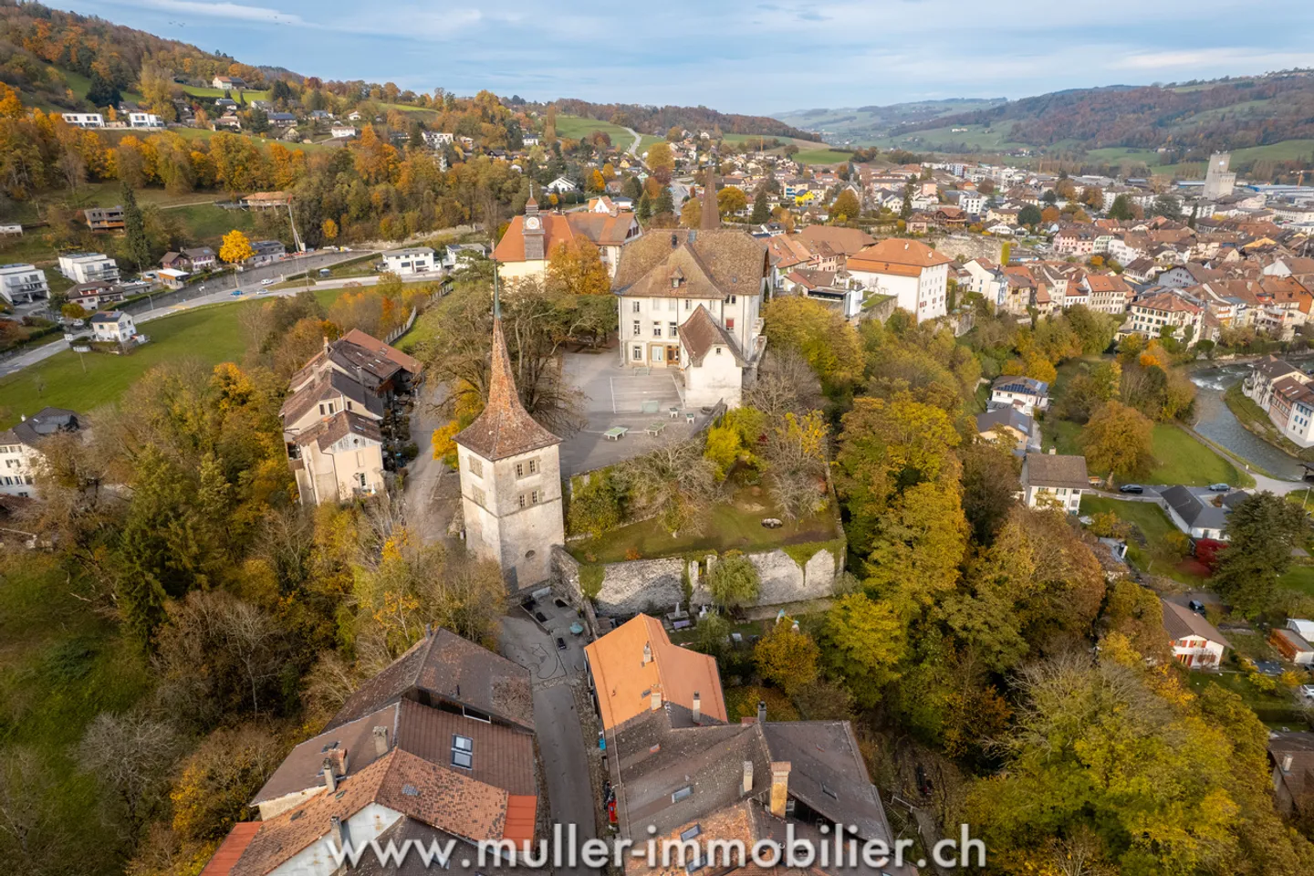 Superbly renovated historic house with 2 apartments in Moudon - Photo 12 of 13