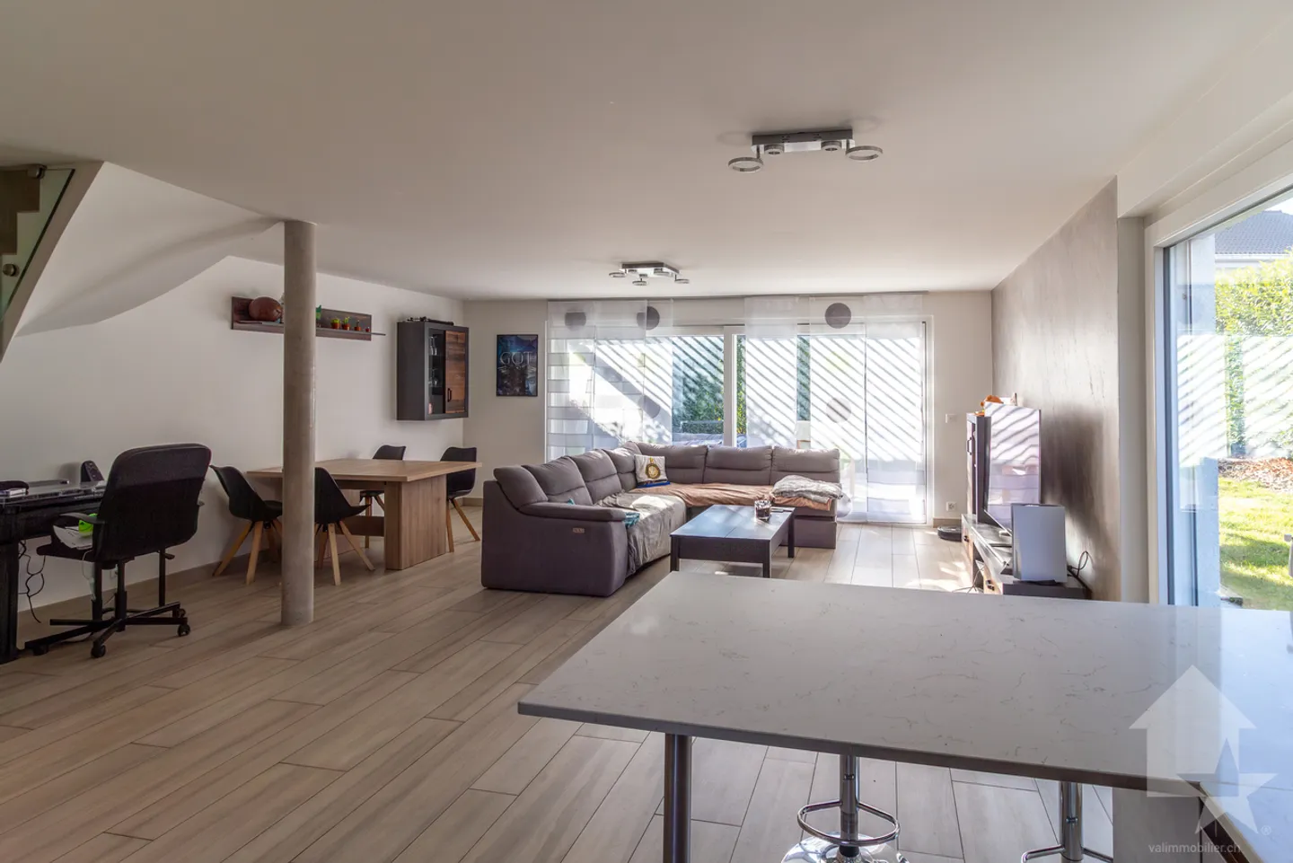 Villa moderne de 6 pièces contiguë avec de beaux espaces extérieurs - Foto 5 von 13