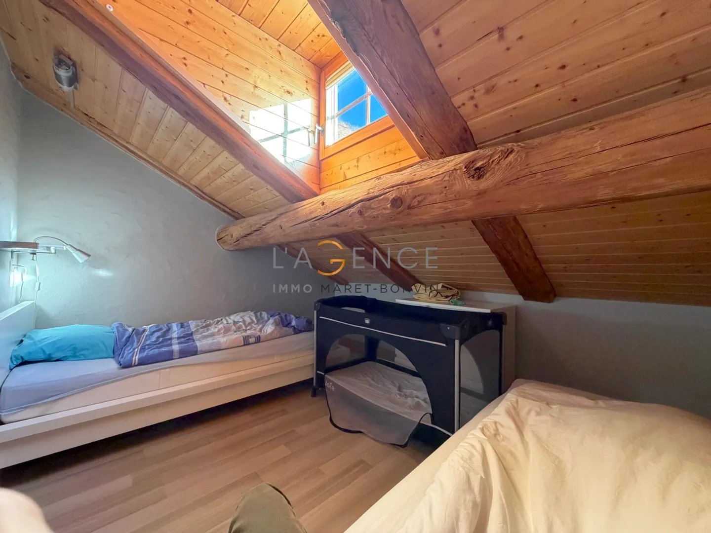 ATTIC WITH CHARACTER - SECONDARY RESIDENCE OK - Photo 6 of 9