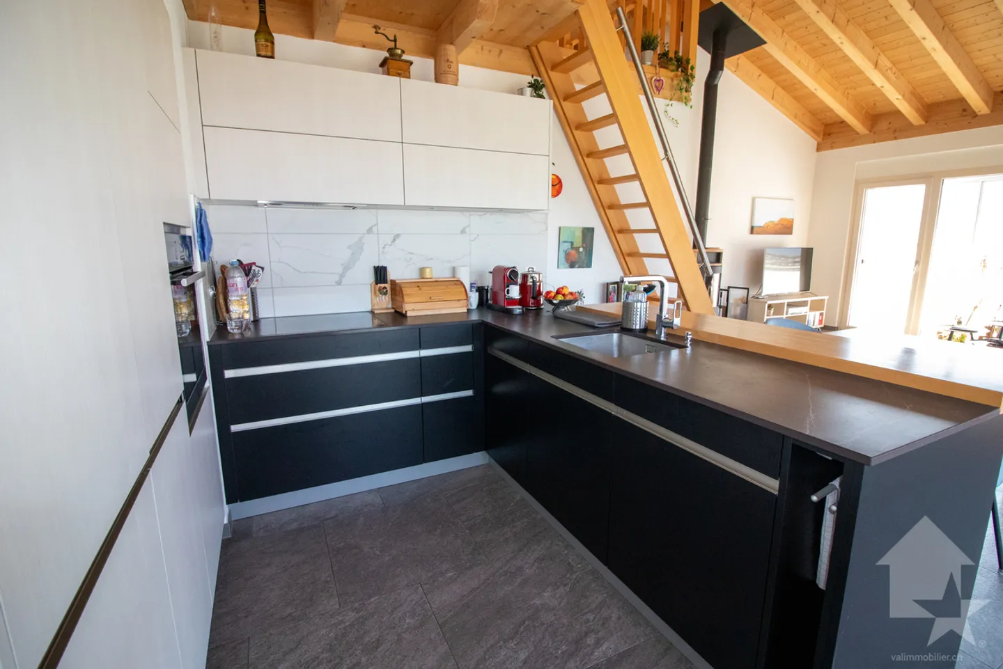 Magnificent attic apartment of 4.5 rooms - Photo 6 of 13