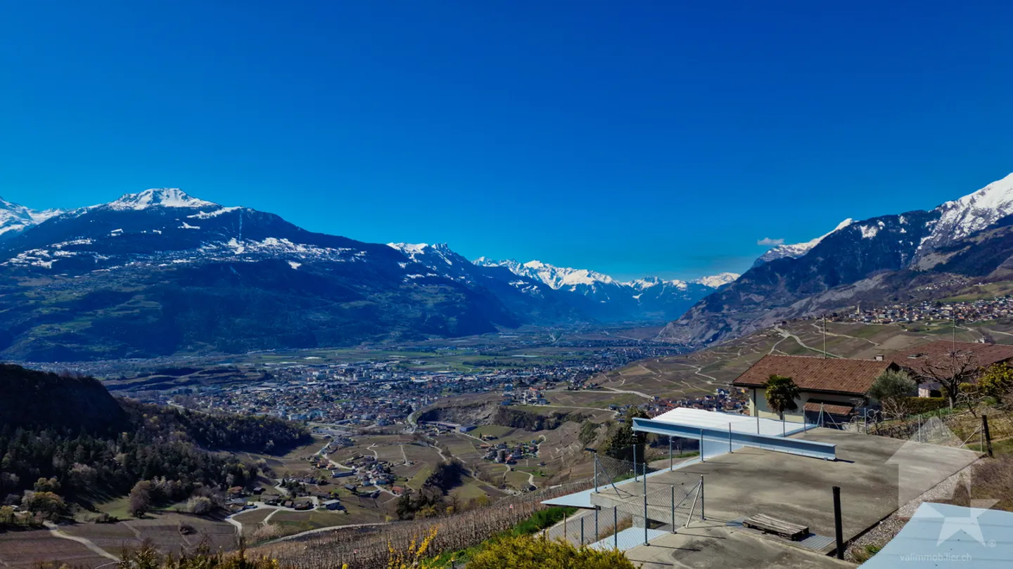 Appartamento di 5.5 locali + fienile/garage, splendida vista, tranquillo, soleggiato - Foto 2 di 13