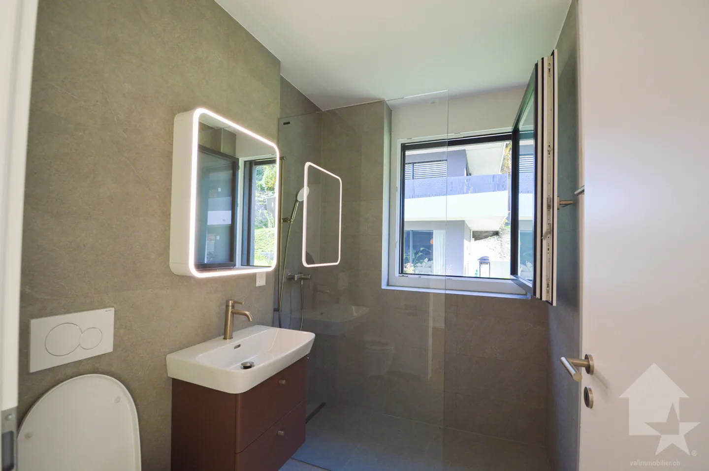 Appartement neuf de 4,5 pièces en hauteur privilégiée - Photo 2 sur 12