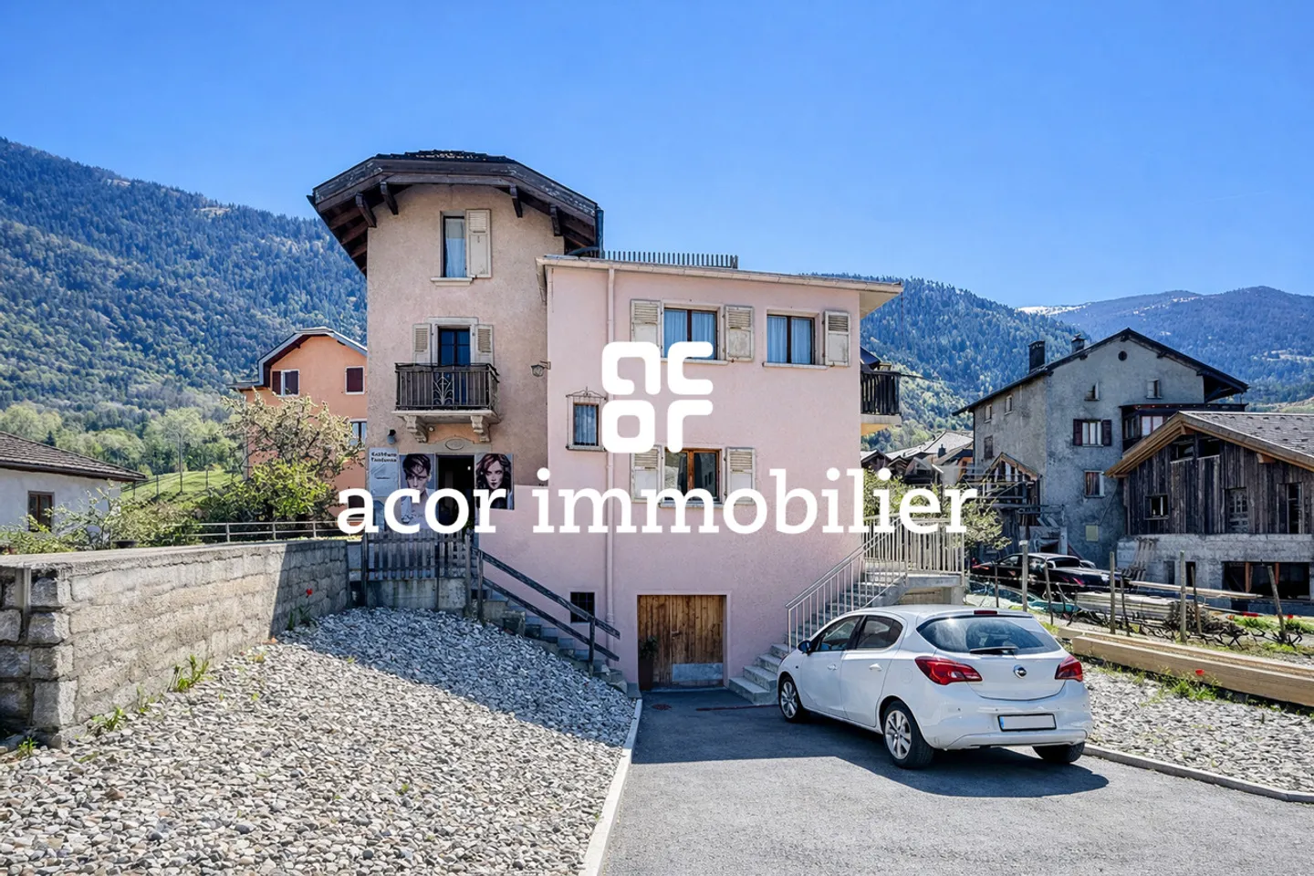 Chalais - Edificio individuale con tre lotti indipendenti - Foto 2 di 13