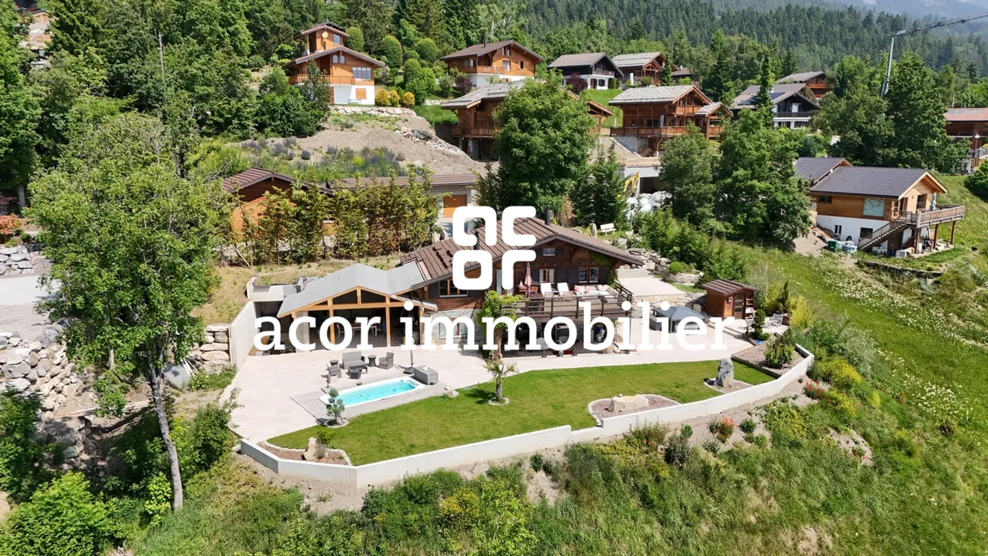 Charmantes Chalet mit Panoramablick und großem Außenbereich! - Foto 1 von 4