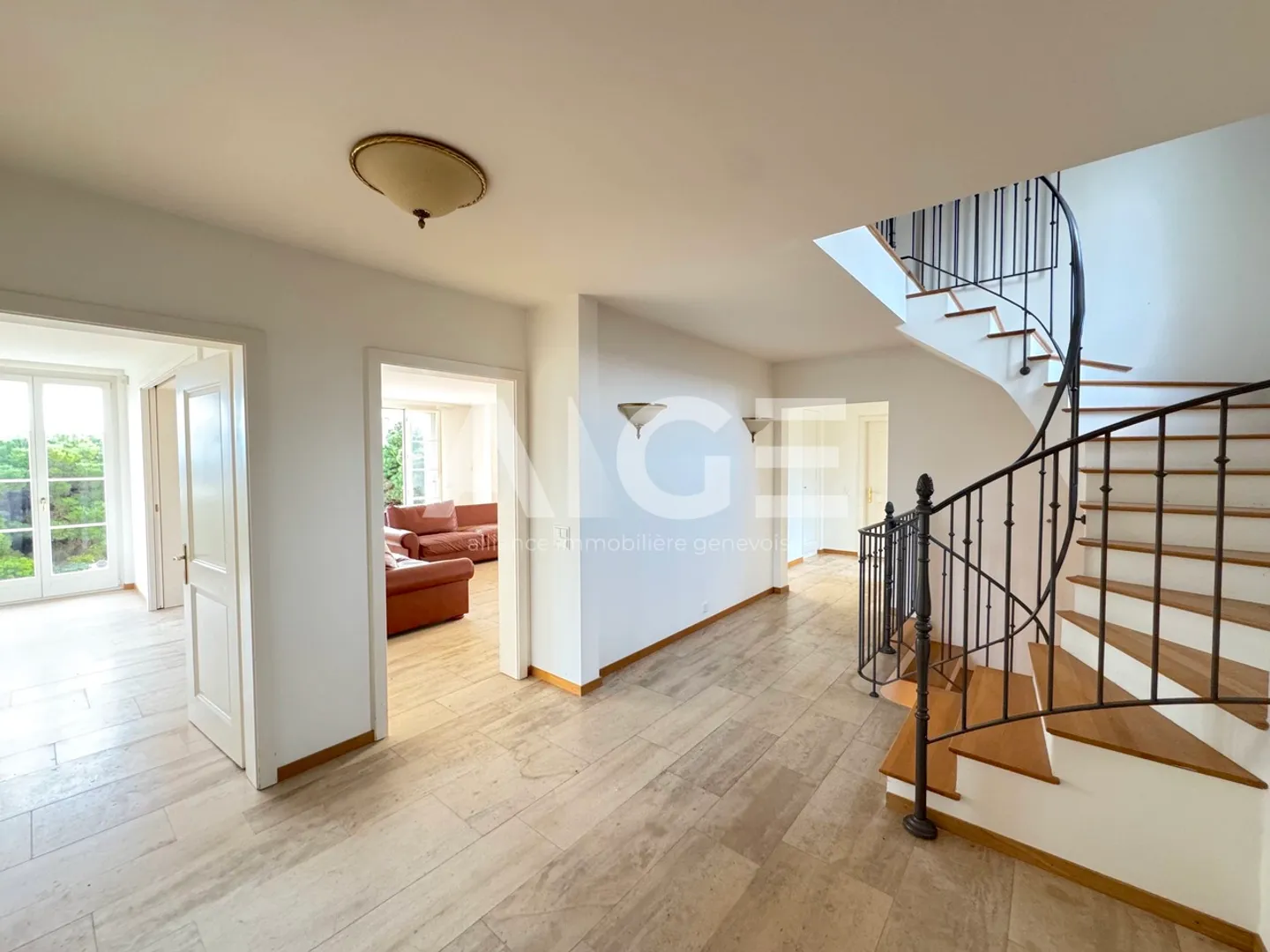 Superbe villa sur parcelle de 2'600m2 avec dépendance de 80m2 - Photo 4 sur 9