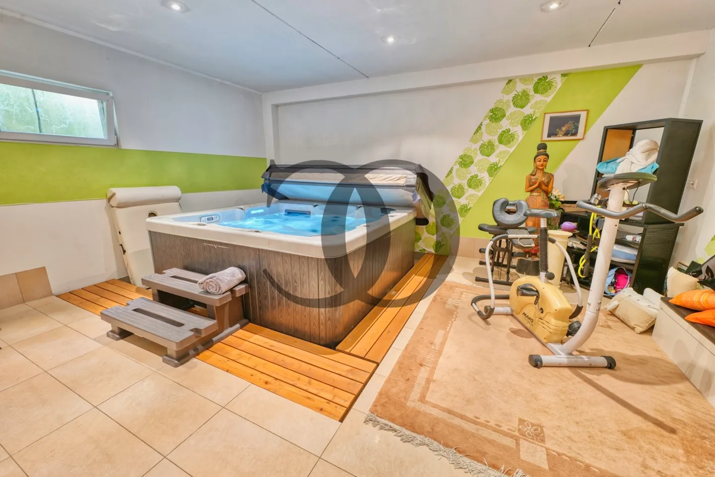 Superb family property with swimming pool - Photo 12 of 13