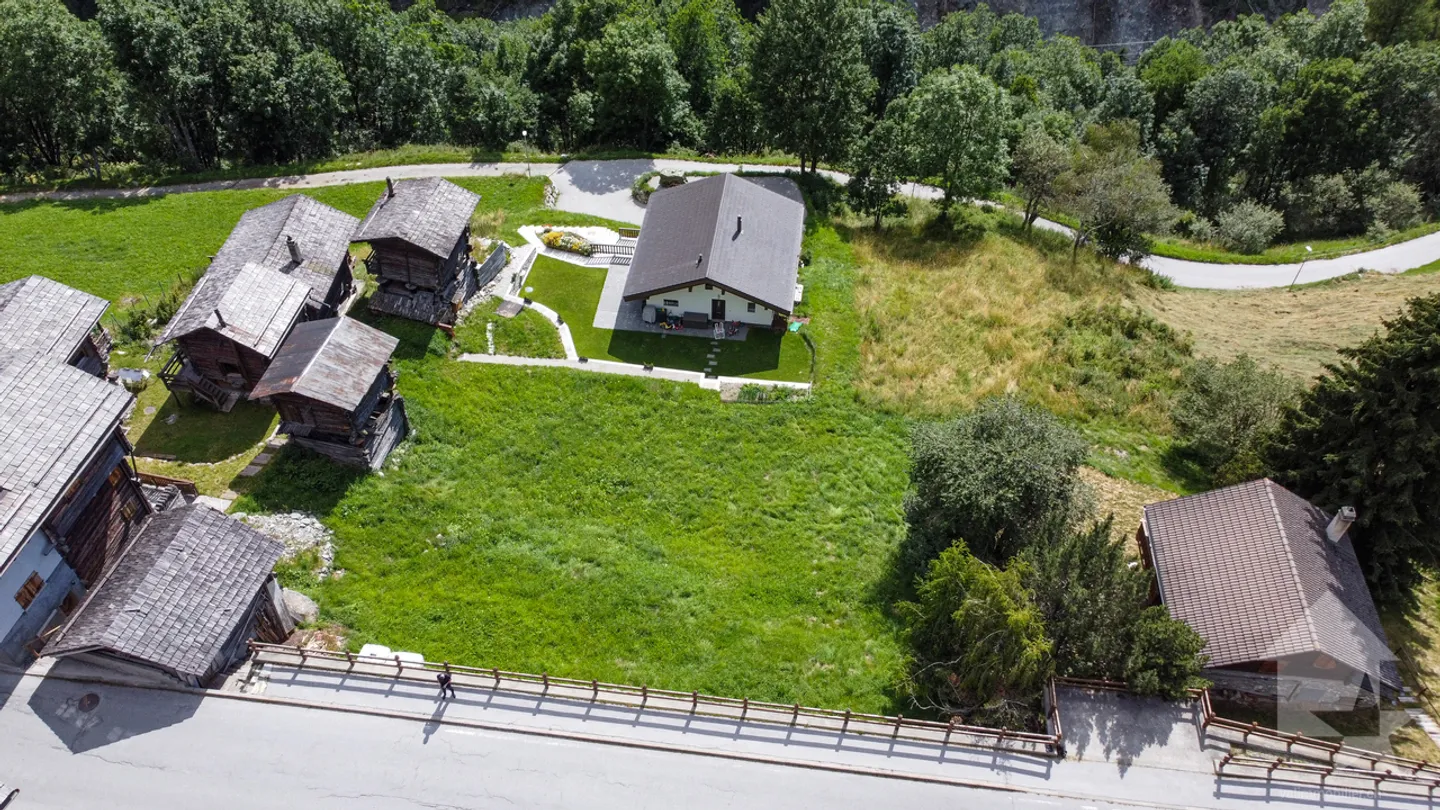 Very beautiful plot to build in the center of Ayer - Photo 8 of 11