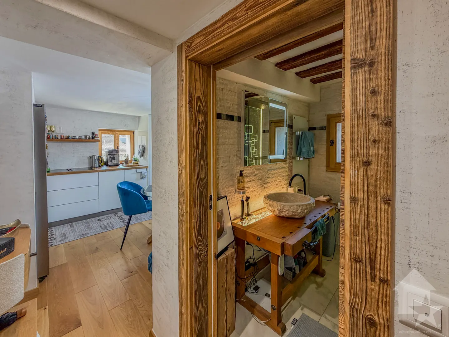 Charmante 2-Zimmer-Wohnung mit renoviertem Bürobereich! - Foto 12 von 13