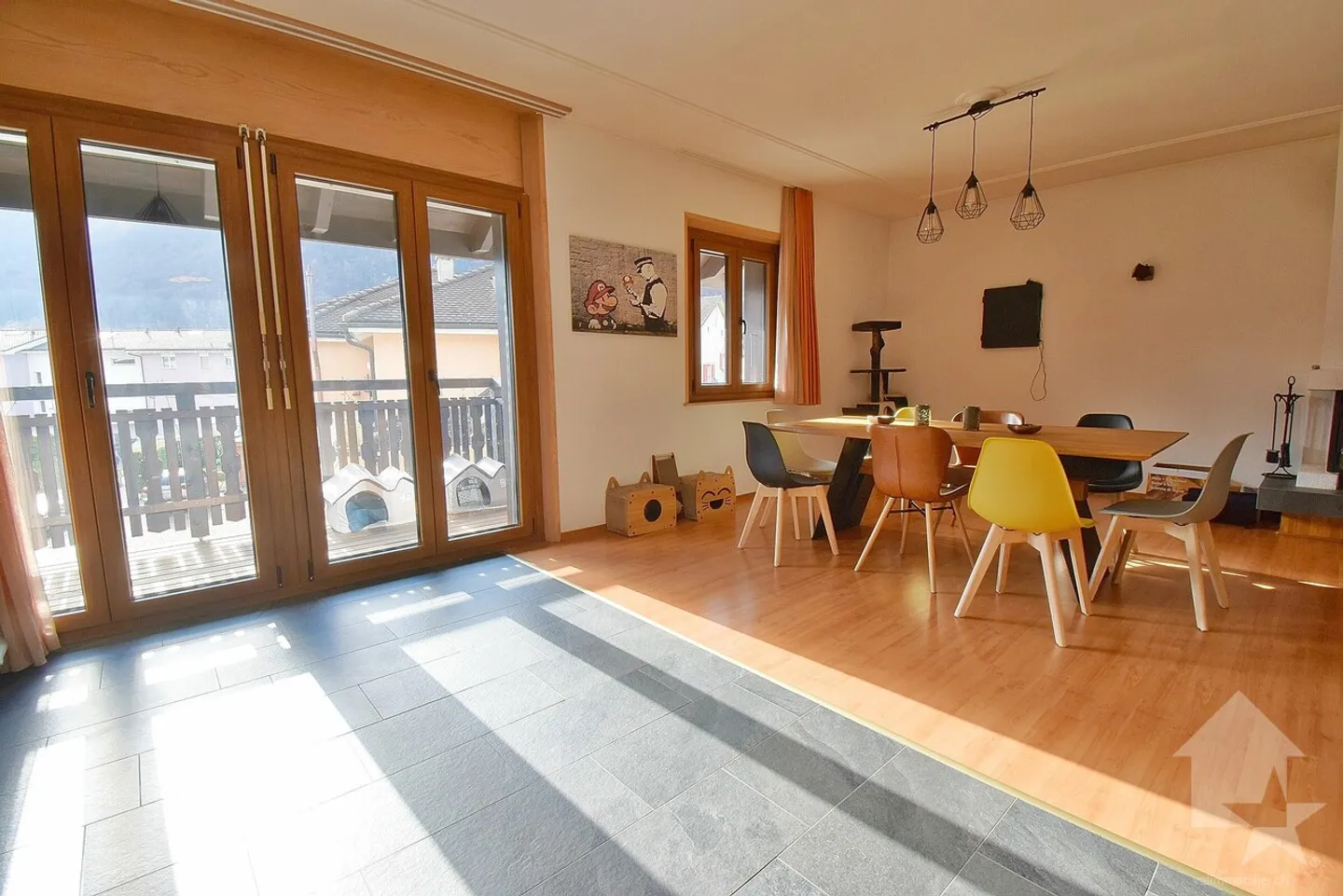Beautiful 5.5 room apartment, spacious, renovated and including 2 indoor parking spaces! - Photo 3 of 13