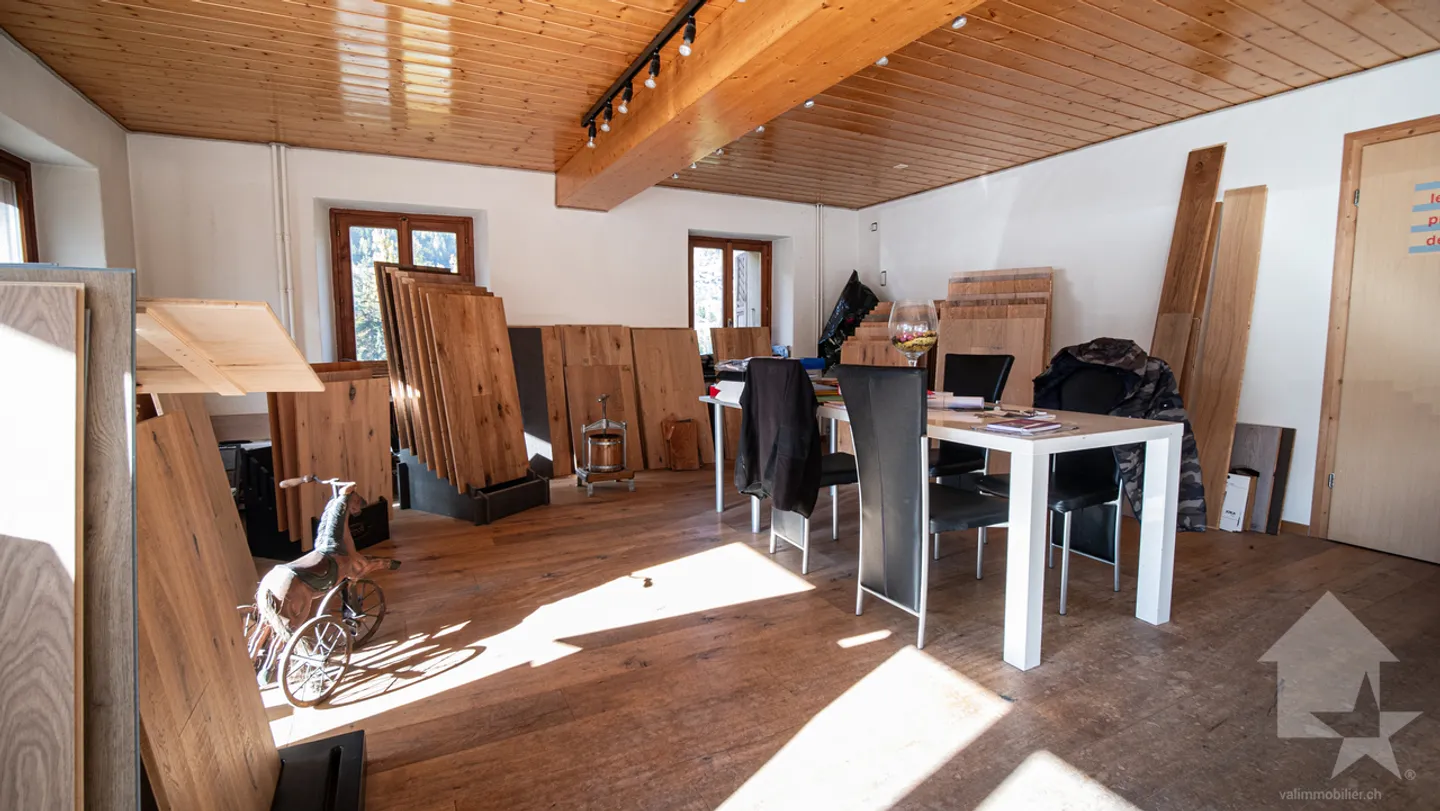 Großes Haus mit Geschäftslokal im Dorfzentrum - Foto 3 von 13