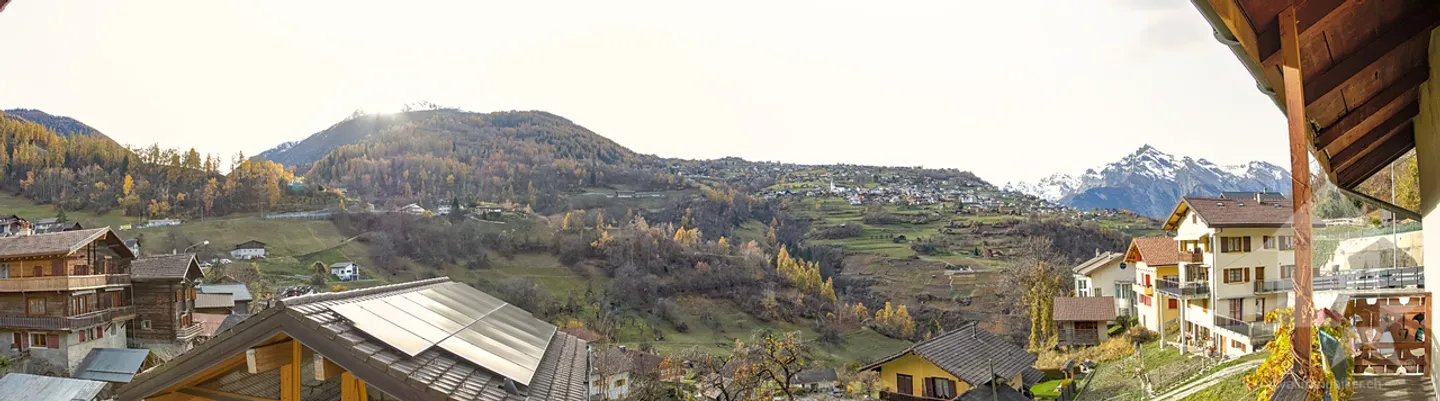 Chalet with 5.5 rooms with character, 180 m2, sunny location - Photo 3 of 13