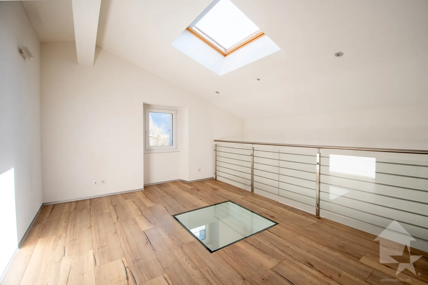 Spacious high-end duplex with 4.5 rooms in the center of Leytron - Photo 8 of 11