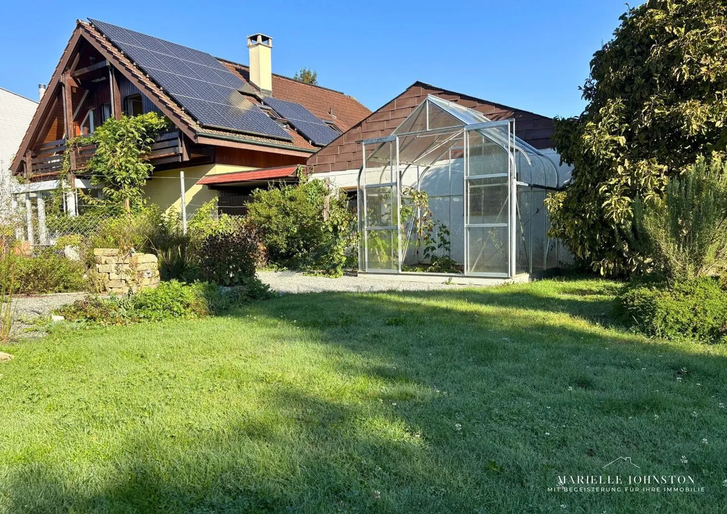 Casa unifamiliare di 4,5 stanze con bellissimo giardino a Biel-Benken - Foto 10 di 13