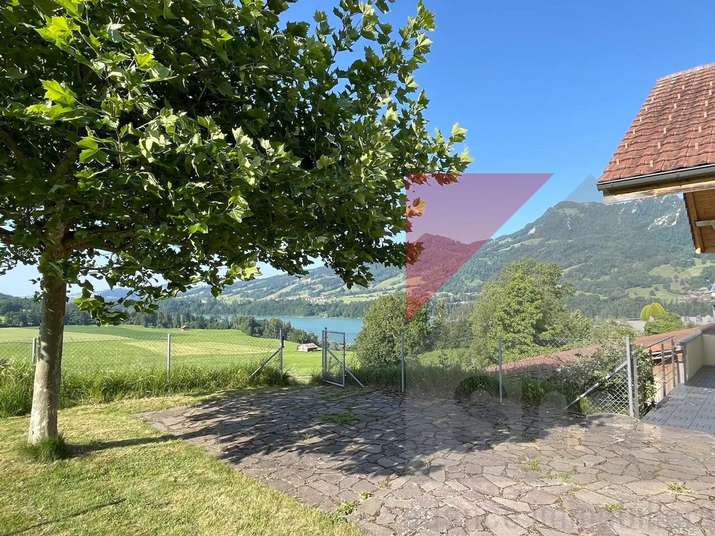MORLON Villa molto spaziosa di 9 p. Terreno di 1052m2 con vista lago - Foto 2 di 13
