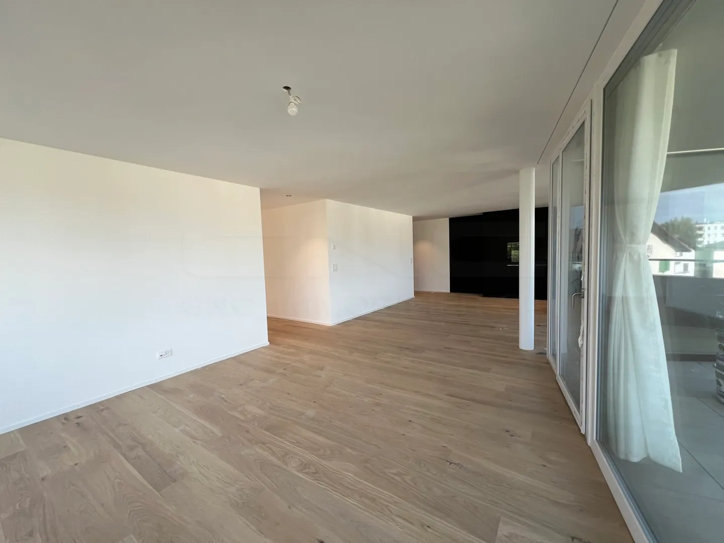 4.5 Room Apartment Architectural Elegance Steps from Downtown - Photo 3 of 6