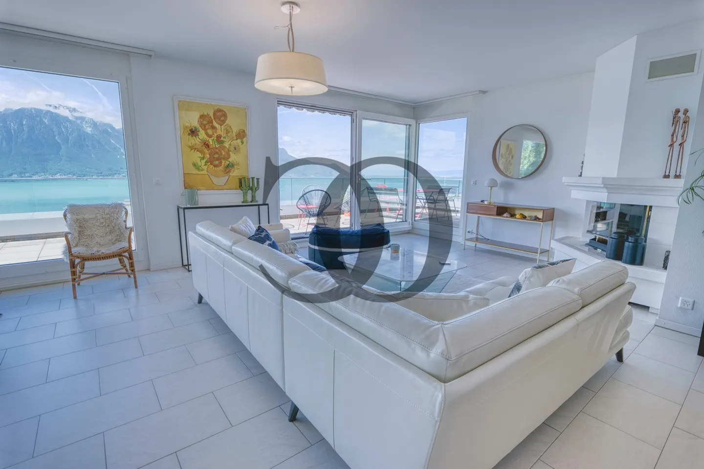 6,5-Zimmer-Wohnung mit Pool und 200 m2 Terrasse - Foto 2 von 13