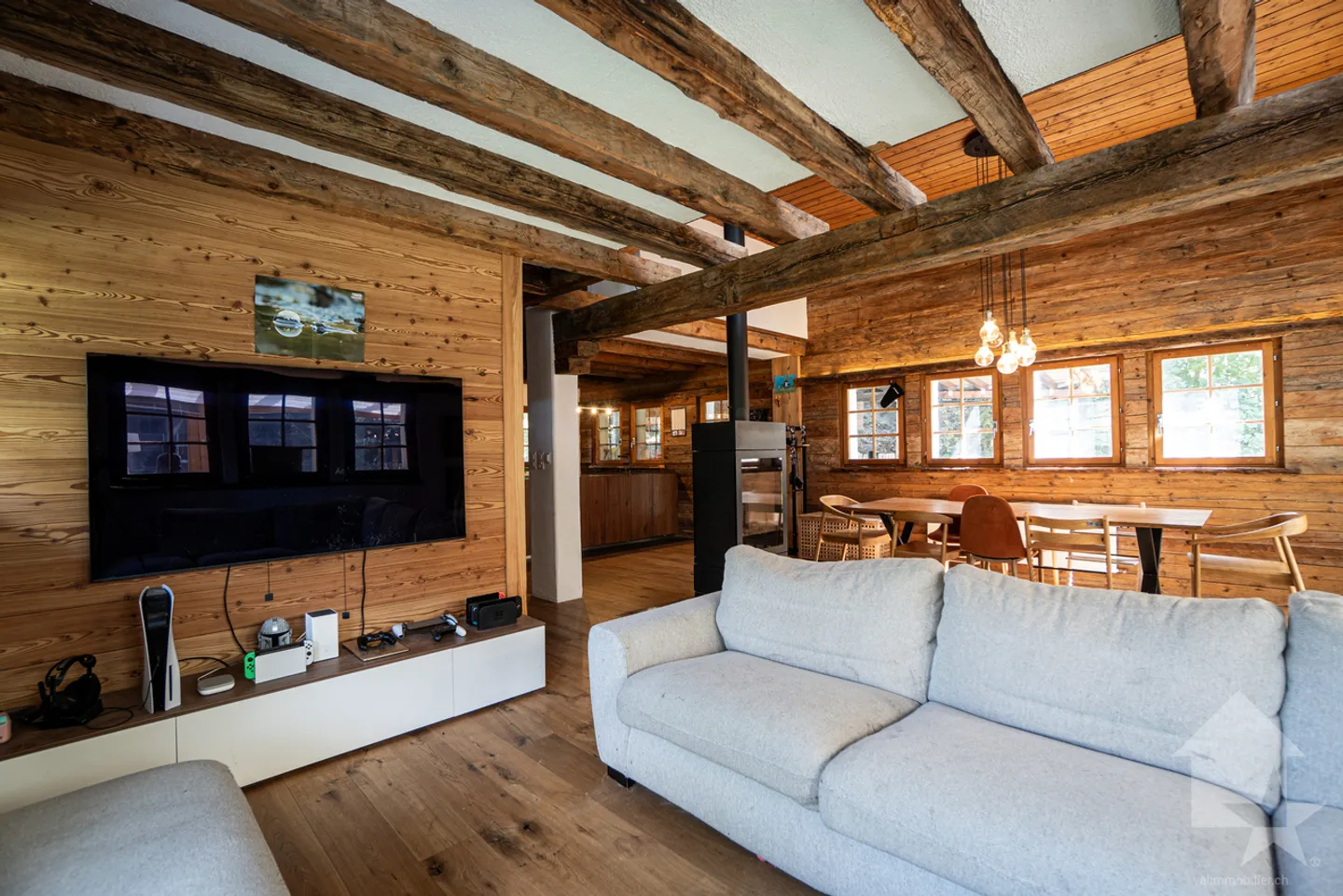 Spazioso chalet di carattere con bella veranda e magnifico giardino - Foto 6 di 13