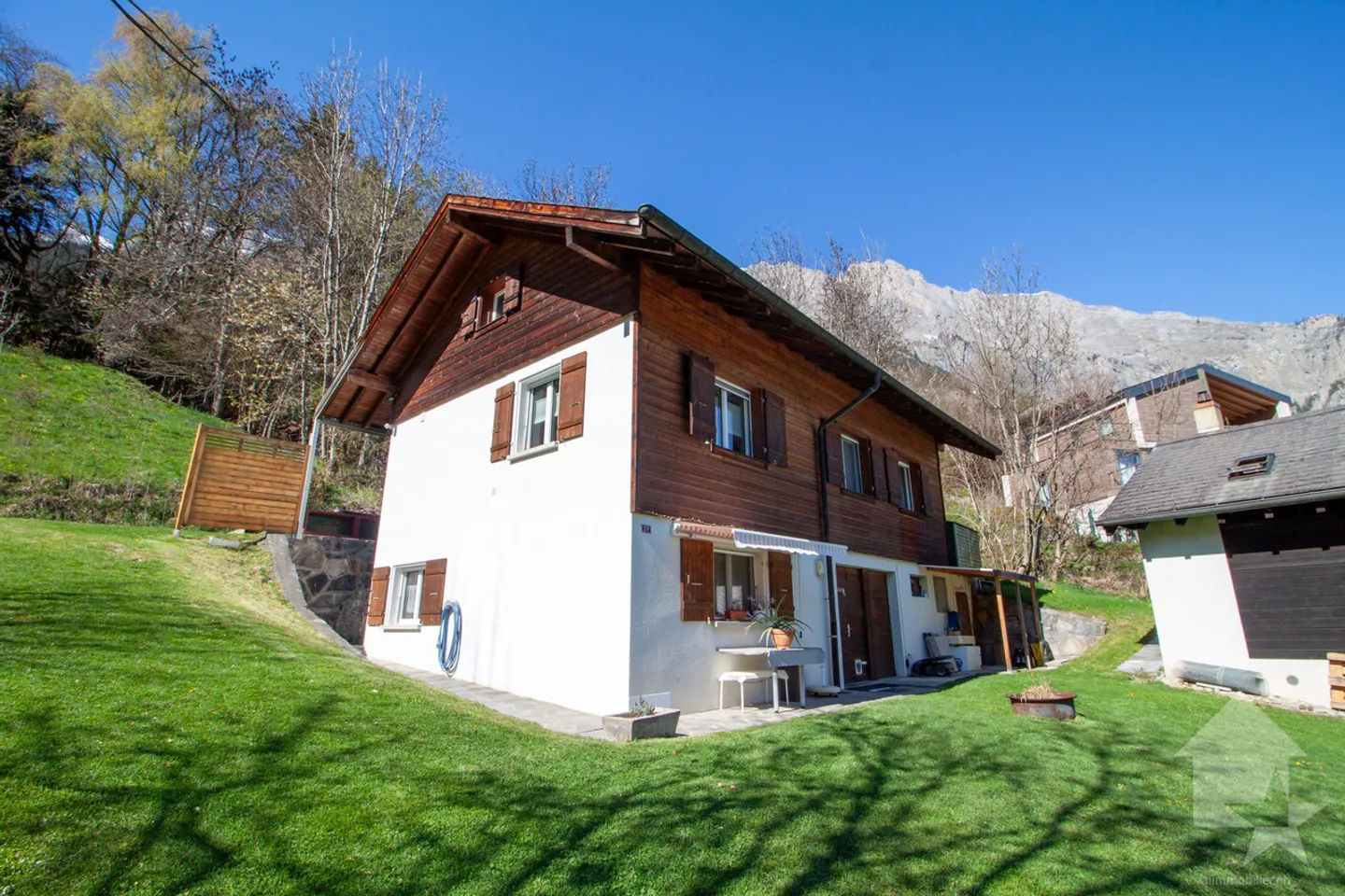 Superbe chalet de 4.5 pièces sur un terrain de 6'876 m2 - Photo 2 sur 13