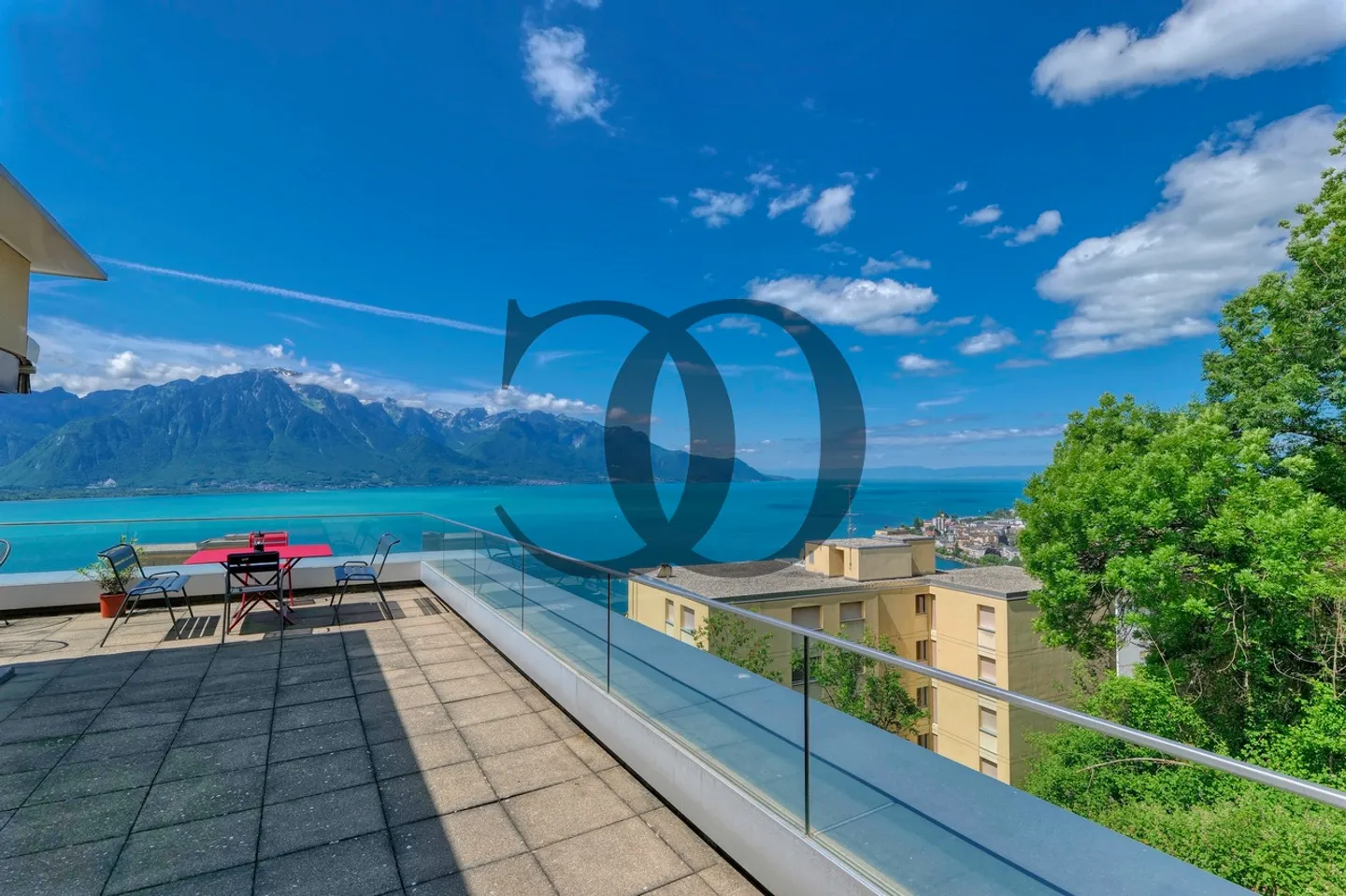 6,5-Zimmer-Wohnung mit Pool und 200 m2 Terrasse - Foto 4 von 13