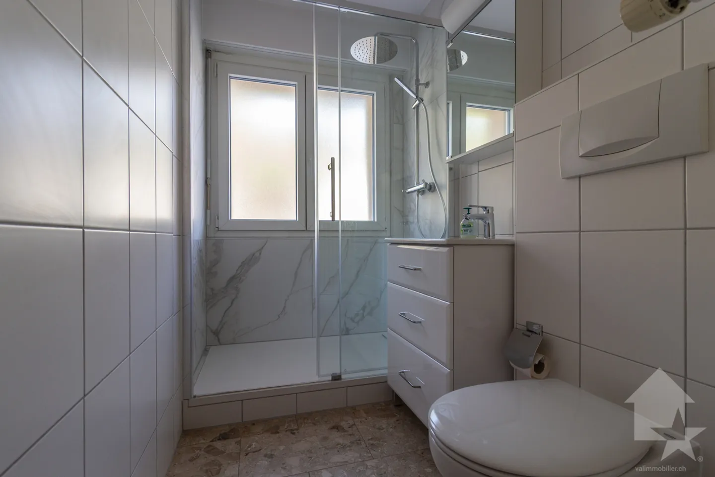 Spacieux appartement traversant 3.5 pièces idéalement situé - Foto 9 von 13