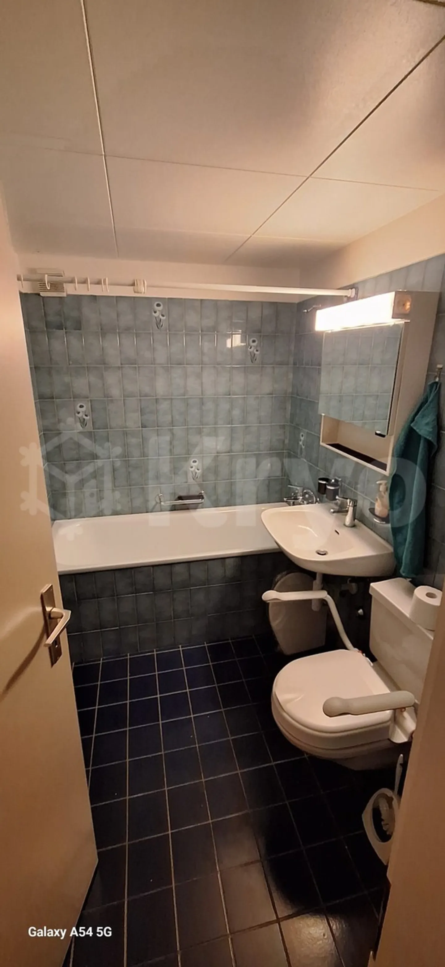 3-ZIMMER-WOHNUNG MIT AUFZUG UND BALKON - Foto 5 von 5