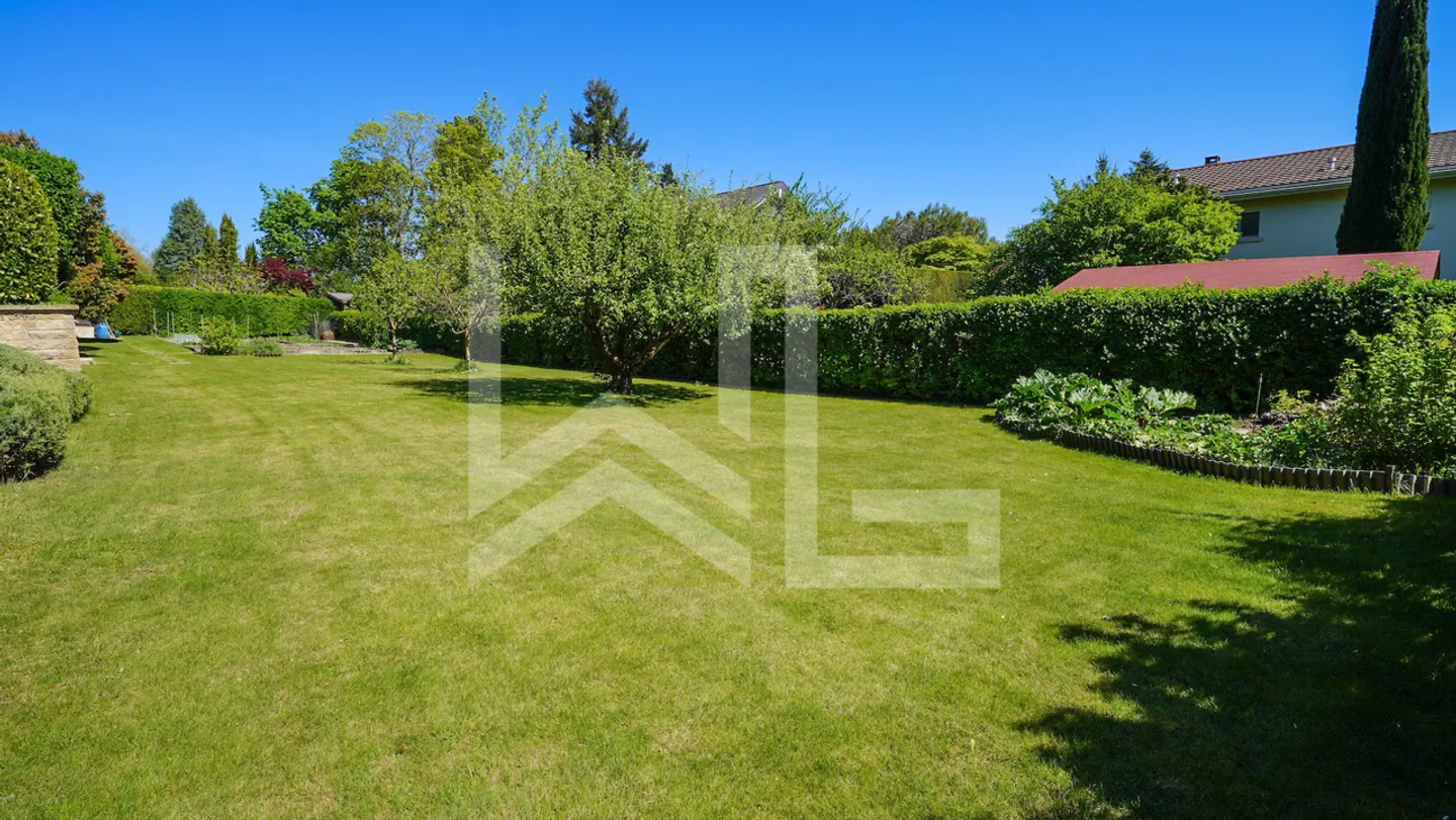 Family villa with large garden - Photo 12 of 13