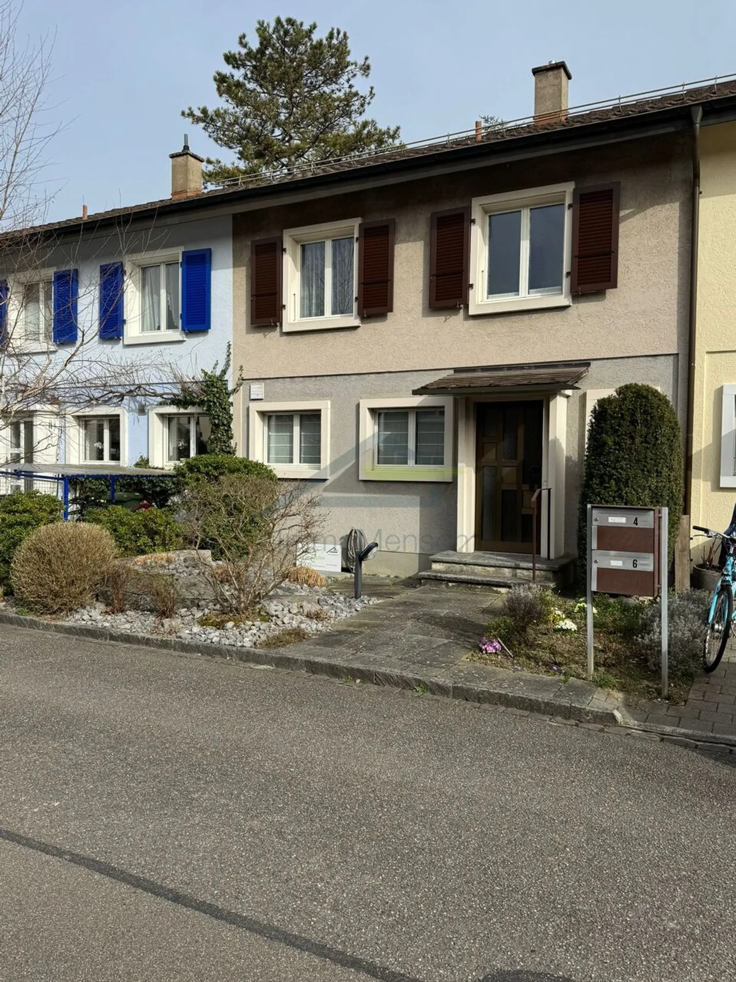 Casa a schiera in posizione tranquilla e privilegiata a Surbaum, Reinach - Foto 2 di 9