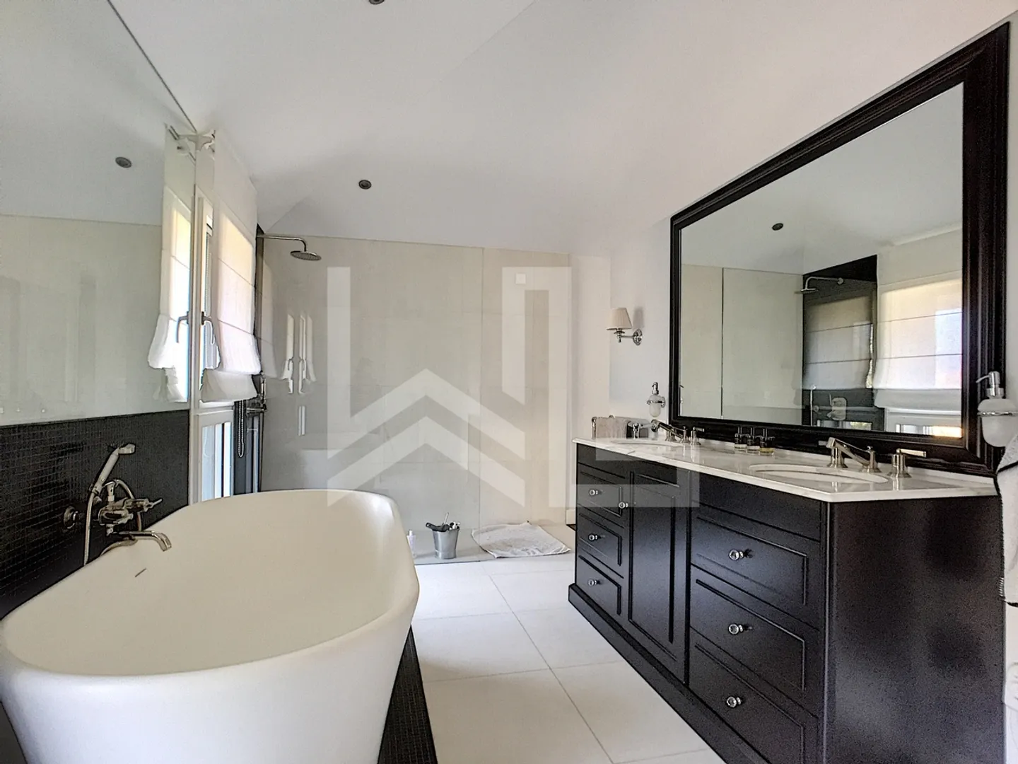 High standing contemporary villa - Photo 9 of 12