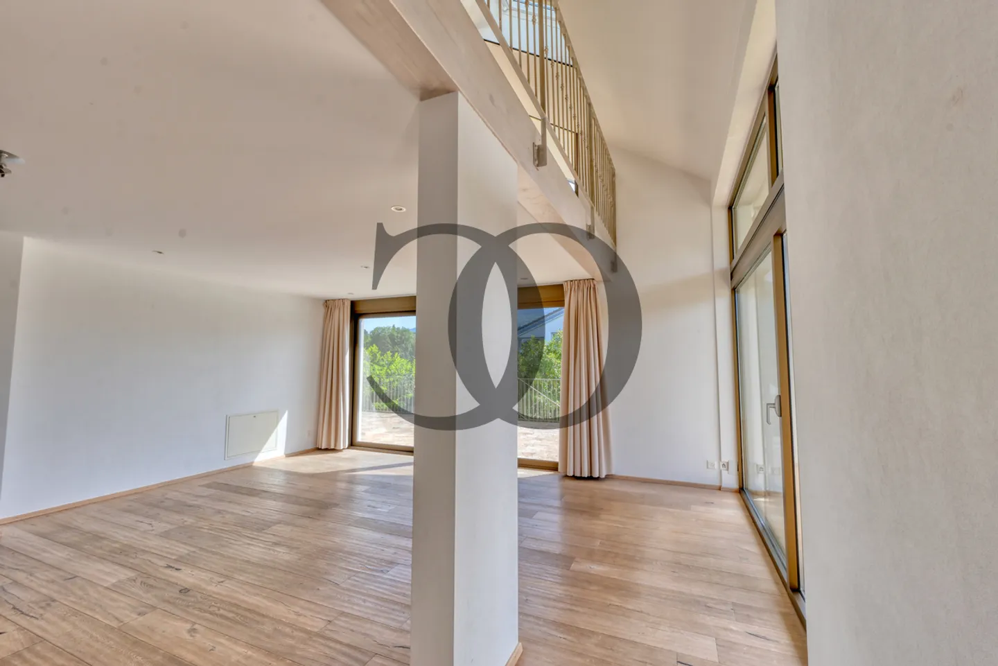 Wunderschöne moderne Villa mit privaten Terrassen und Garten - Foto 6 von 13