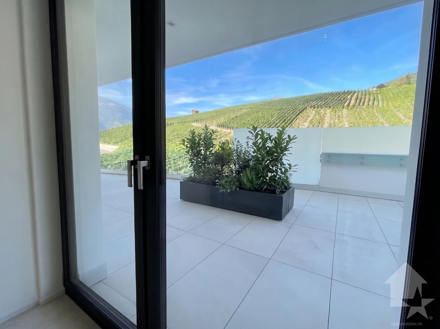 Appartement contemporain sur les hauts de Sierre avec vue panoramique - Foto 9 di 13