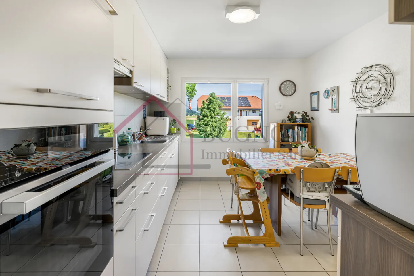 RENOVATED INDIVIDUAL VILLA WITH 5.5 ROOMS AND LARGE GARDEN - Photo 3 of 13